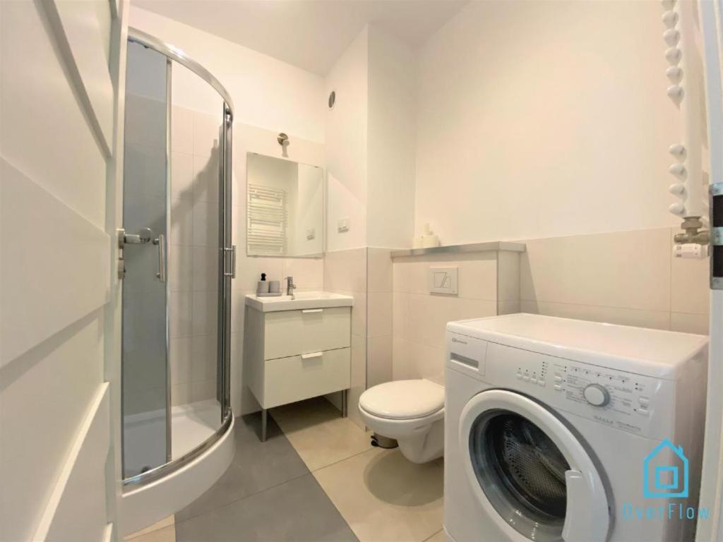 Milky Apartment With Balcony - 3 Km To Baltic Sea グダニスク エクステリア 写真